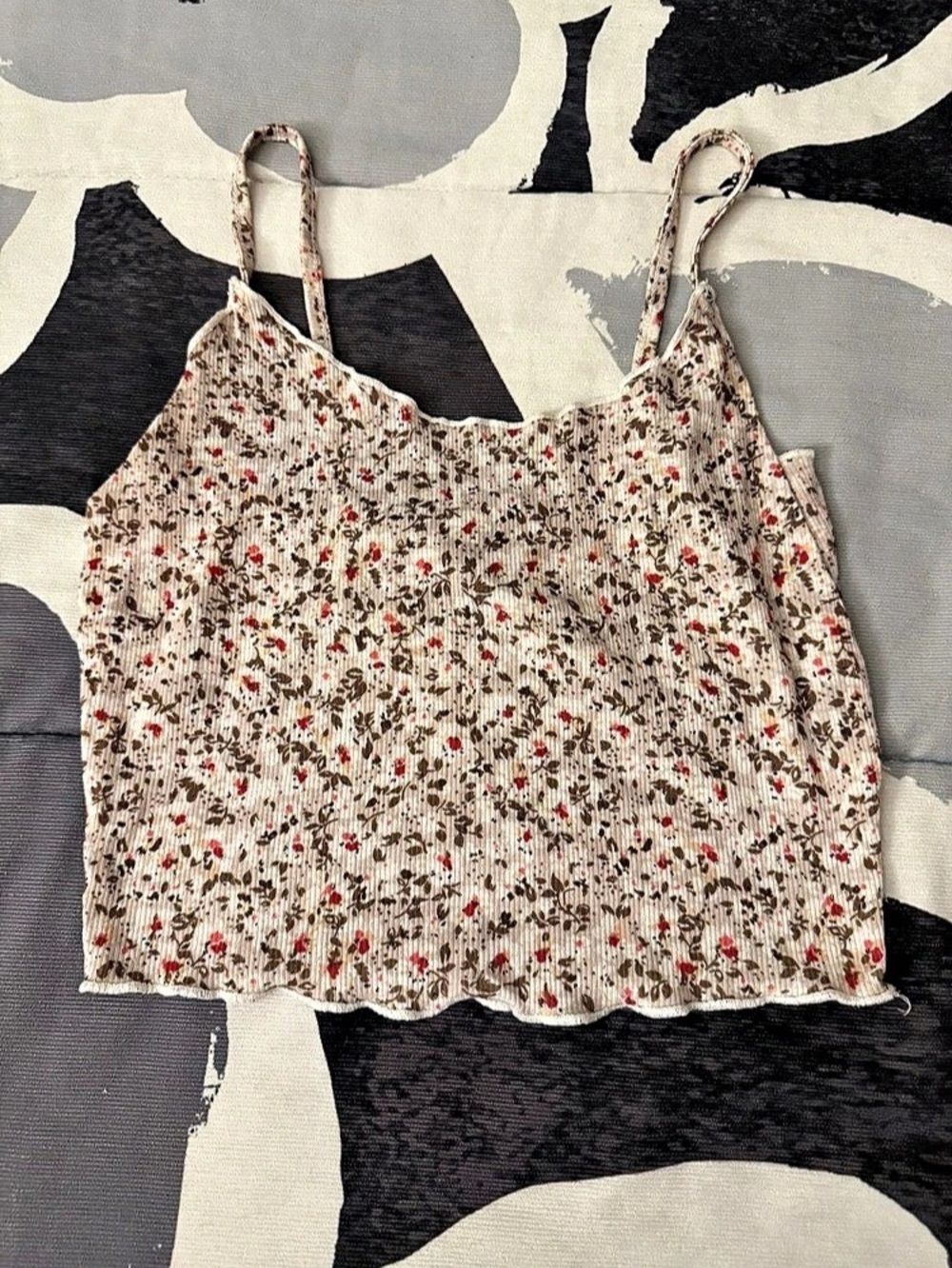 SHEIN Ditsy Floral Lace Trim Rib-knit Cami Top Beige & Red Small